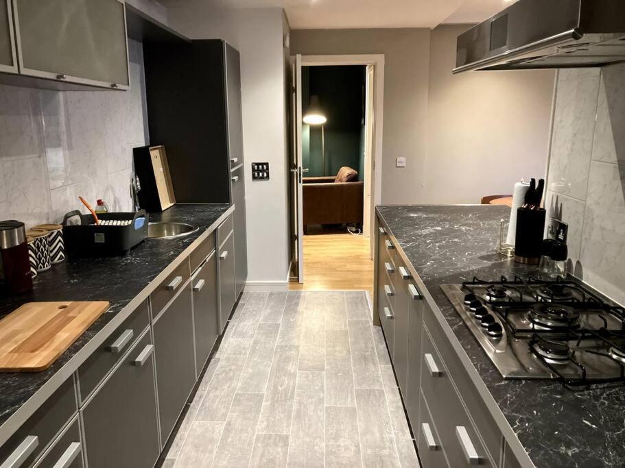 Stylish 2 Bed Accessible Flat Perfect Location Appartement Glasgow Buitenkant foto
