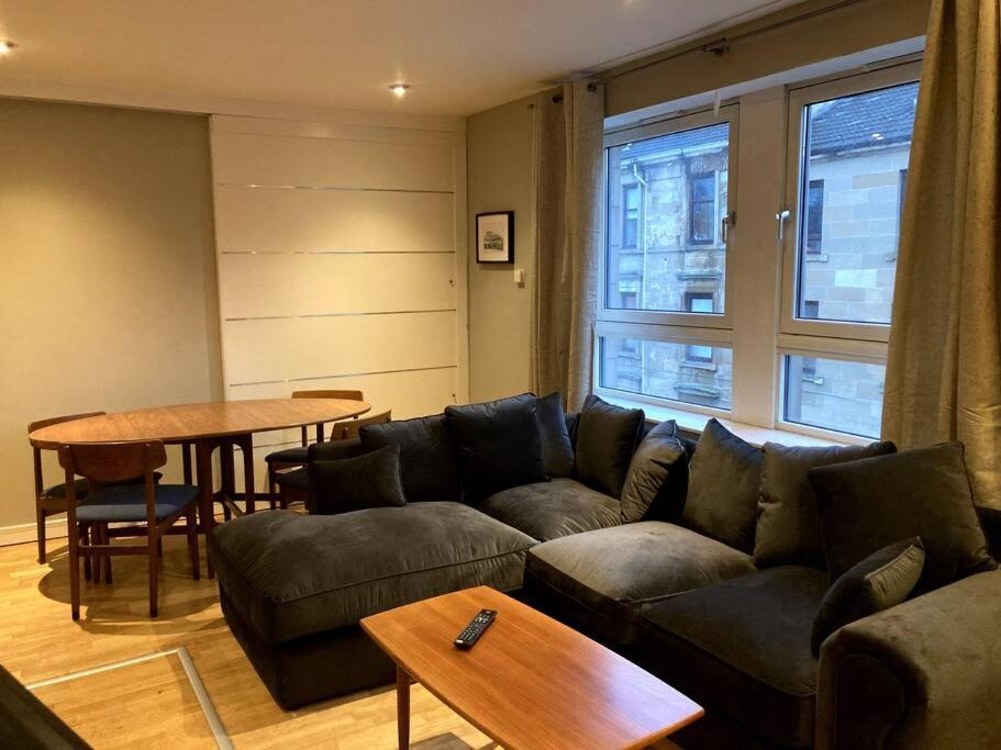 Stylish 2 Bed Accessible Flat Perfect Location Appartement Glasgow Buitenkant foto